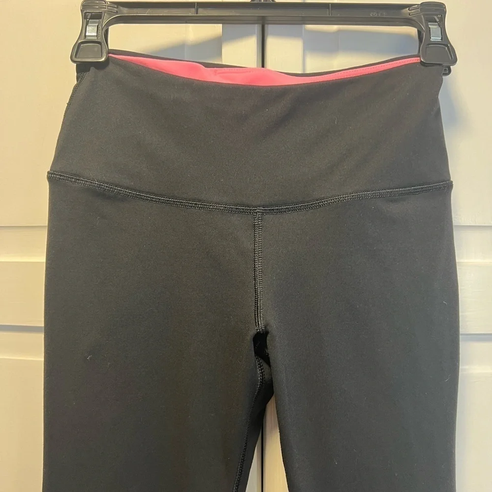 Victoria’s Secret VSX Sport Knockout Capri Leggings Size Women’s XS